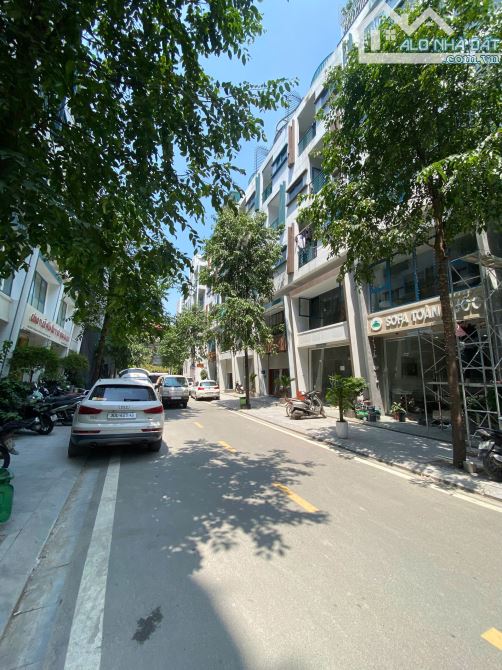 Cho thuê liền kề Galaxy Vạn Phúc – Tố Hữu.DT : 100 M * 6 Tầng.MT : 6 M.Chia phòng.giá 36t - 1
