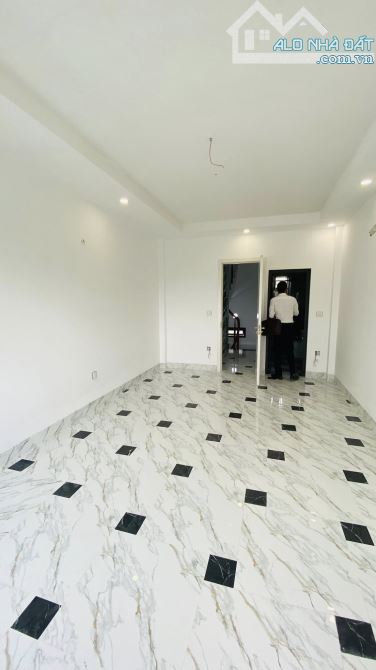 Bán Nhà 5 tầng mới tinh, thang máy, gần phố, full nội thất, DT 36m2, giá 8.5 tỷ - 1
