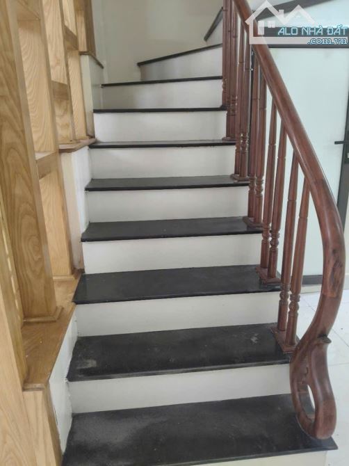 BÁN NHÀ THẠCH BÀN 36M NHỈNH 5 TỶ GẦN Ô TÔ - 1