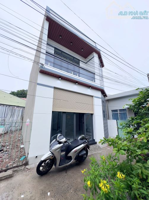 CHỦ GỬI BÁN NHÀ 1TRỆT 1LẦU (CÓ HOÀN CÔNG) MỚI 100% - P. QUANG VINH. GIÁ CHỈ 2,9 TỶ - 1