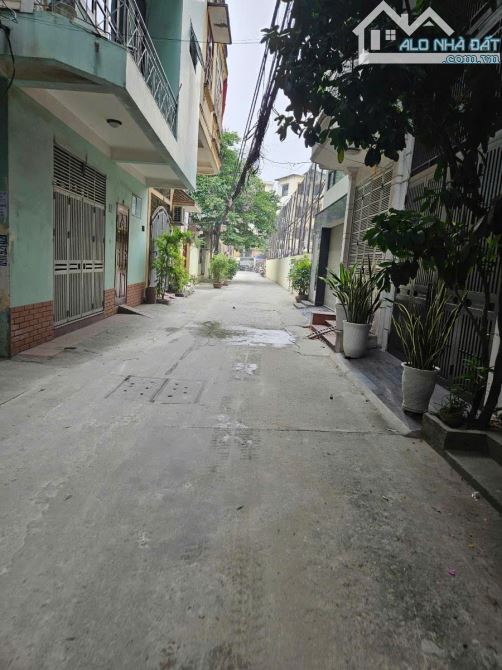 Vị trí ngõ 1194 Đường Láng đẹp, ngõ ô tô DT 41m2 4 tầng mặt tiền 3.2m Giá 12.5 tỷ - 1