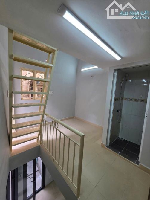TRUNG TÂM Q11 - HƠN 2 TỈ - NHÀ 3 TẦNG - GẦN MẶT TIỀN - SỔ HỒNG RIÊNG - 2PN - DTSD 30M2 - 1