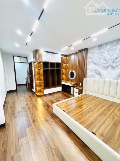 Nhà Vĩnh Tuy 35m 5T MT4m, 2 thoáng , gần ô tô tránh - 1