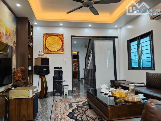 Bán nhà Phố Thạch Bàn Long Biên 65 m2, gara oto, thang máy, 8 tầng, MT 4.5 m giá hơn 14 tỷ - 1