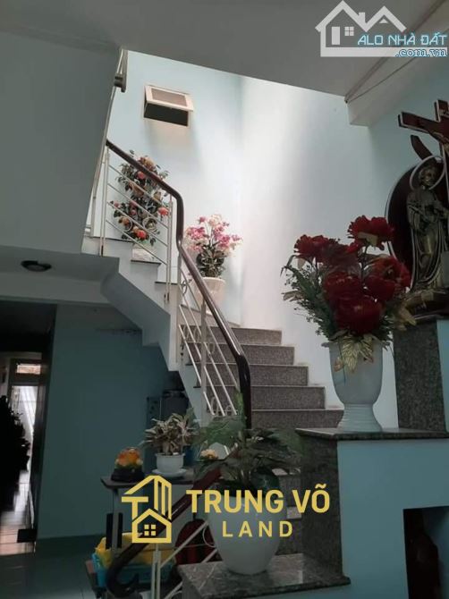 🏡 Bán nhà HXT CMT8, Q.10, giá rẻ 9.x tỷ! - 1