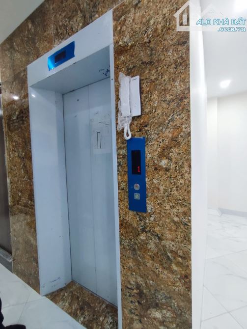 Tổng 11 phòng cho thuê - 50m2 - 2 mặt ngõ - 7 tầng thang máy cách phố Cự Lộc 30m - 11 tỷ - 1