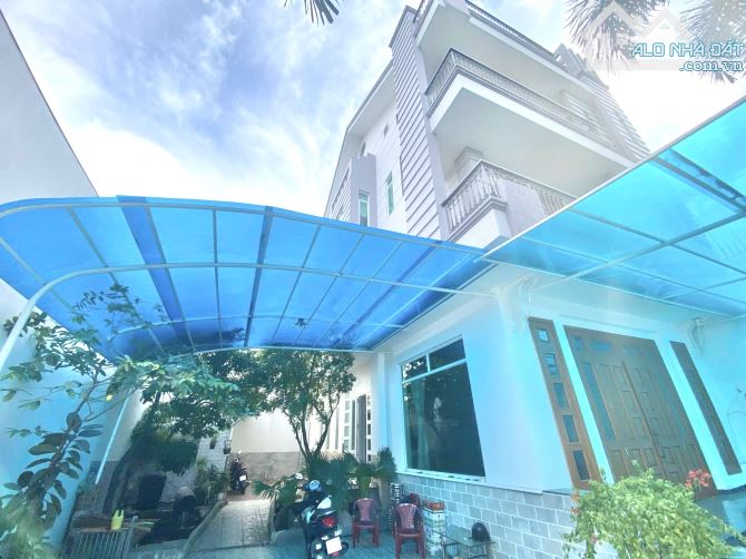 Bán Biệt Thự Sân Vườn  Q12 - 240M2 (12 x 20 ) - 4Tầng - Mặt Tiền  -  Chỉ 14,99Tỷ. - 14