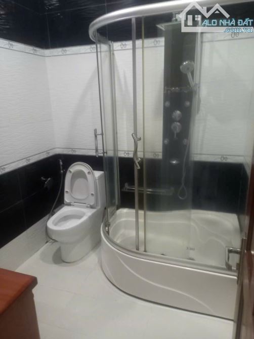 NHÀ MẶT TIỀN ĐƯỜNG CMT8 - GẦN SÔNG NGAY UBND TỈNH - 2
