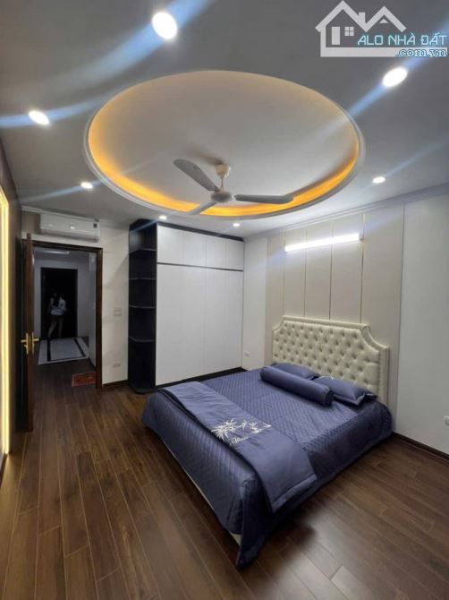 Bán nhà phân lô, gara ô tô, thang máy xịn Hoàng Văn Thái DT: 53m2 x 6 tầng chào giá: 17 tỷ - 2