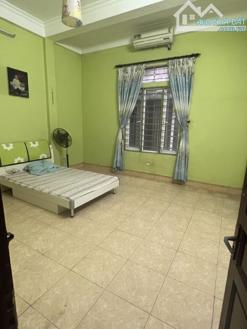 BÁN NHÀ KHU ĐÔ THỊ VĂN QUÁN . PHÂN LÔ VỈA HÈ Ô TÔ TRÁNH .DT 67 M. MT 4.6 M . 4 TẦNG - 2