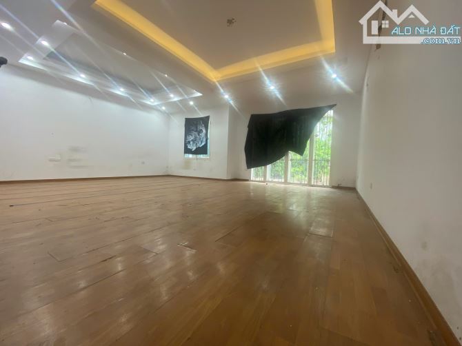Cho thuê nhà nguyên căn gần phố Nguyễn Thị Định. Diện tích 50m2, 4.5 tầng. Giá 35 tr(thg) - 2