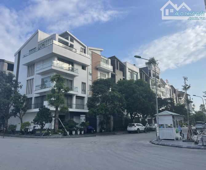 Biệt thự thô 5 tầng Lô 18 LHP - 150m2 ngang 7.8m - Tây Bắc - 2