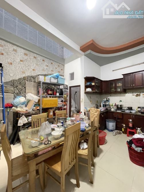 BÁN NHÀ VỀ HÀ NỘI GIÁ CỰC TỐT NHANH MỚI KỊP .HẺM XE TẢI THÔNG 1 TRỤC THẲNG - - 2