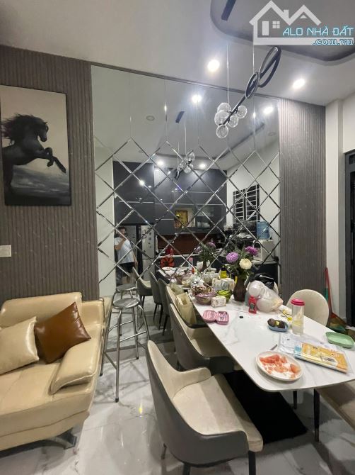 Nhà 3 lầu Mặt Tiền mới đẹp Huỳnh Thị Hai 4mx15m đường rộng 10m giá 8 tỷ 9 TL: - 2