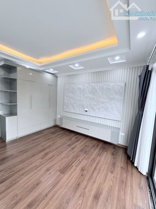B.ÁN NHÀ-TT LONG BIÊN- DÂN XÂY -60m2-4T NHỈNH 9.4 TỶ-MẶT TIỀN RỘNG -GẦN PHỐ -DK DÒNG TIỀN - 2
