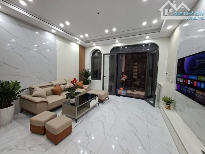 Ô tô Đỗ Gần, Nội Thất Cao Cấp, Nhà Phố Trạm - 2