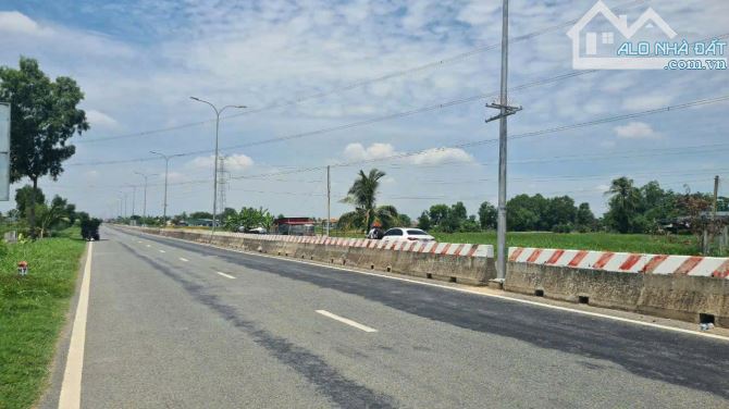 Bán 997m2 full thổ cư, góc ngã tư Tỉnh lộ 830 mới Long Sơn, Cần Đước. Giá rẻ 8.2 tỷ TL - 2