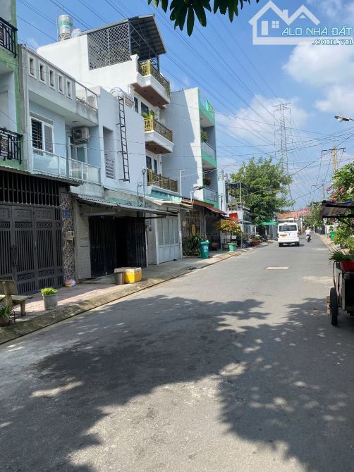 Lô đất đường 10m có lề, hẻm 1/ Dương Thị Mười. DT: 5x30m, giá: 5.5 tỷ - 2