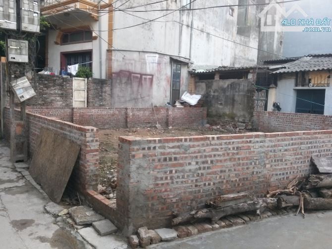 Cần bán mảnh đất 66 m2 có 3 mặt giáp ngõ ra phố Thúy lĩnh - 2