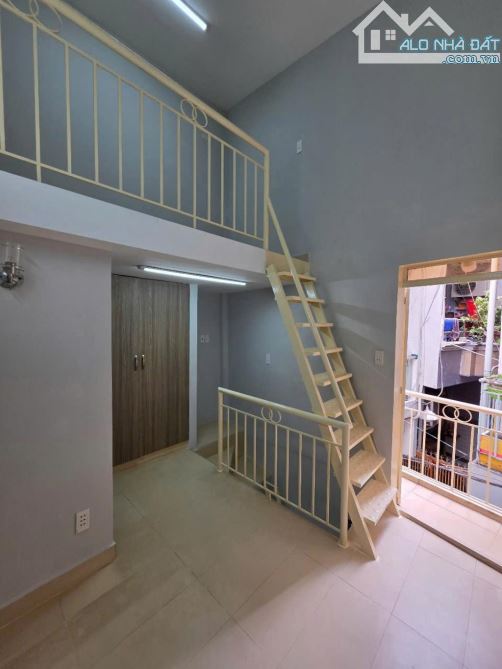 TRUNG TÂM Q11 - HƠN 2 TỈ - NHÀ 3 TẦNG - GẦN MẶT TIỀN - SỔ HỒNG RIÊNG - 2PN - DTSD 30M2 - 2