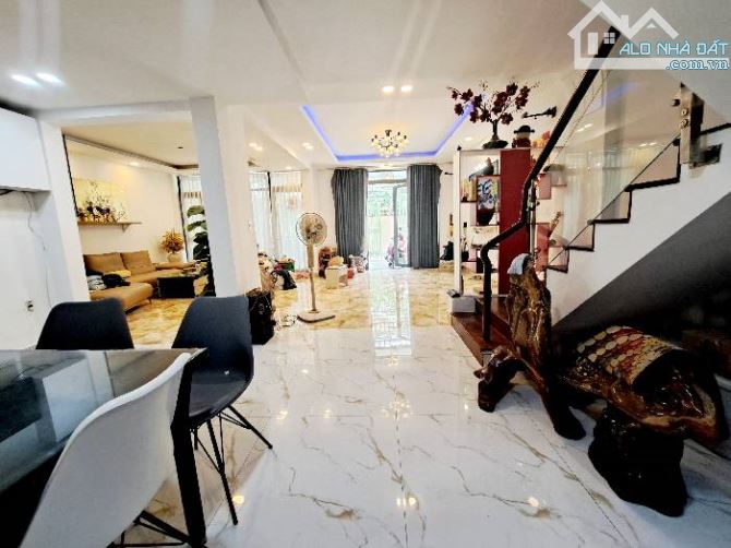 Bán gấp Biệt thự Nguyễn Thị Thập, P.Tân Phú, Q7, 140m2, 8m x 18m, 4 lầu, 15.9 tỷ! - 2