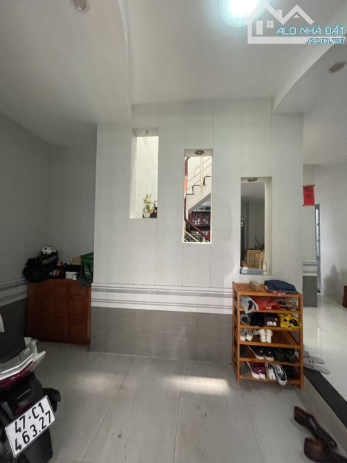 NHÀ 3 TẦNG - CÁCH MẶT TIỀN ĐƯỜNG HUỲNH TẤN PHÁT 17M  70M2 CHỈ 5,45 TỶ - 2