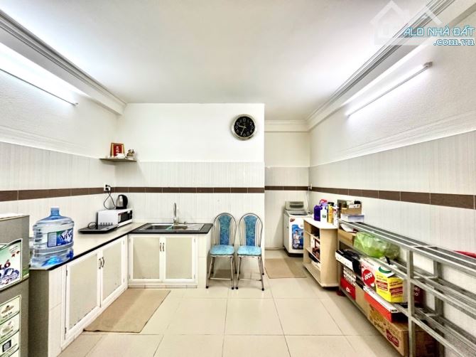 BÁN NHÀ KHU PHỐ ẨM THỰC PHAN XÍCH LONG - GẦN 50M2 2 TẦNG - SÁT HXH - GẦN CHỢ , TRƯỜNG HỌC - 3