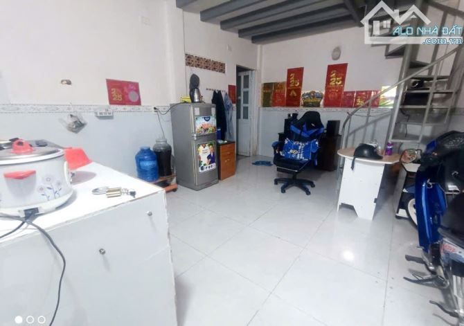 Dãy trọ BÙI CÔNG TRỪNG Thạnh Xuân Q12, 304m2 (5,5mx39m) Đường 10m, 12,39 tỷ DÒNG TIỀN 25tr - 3