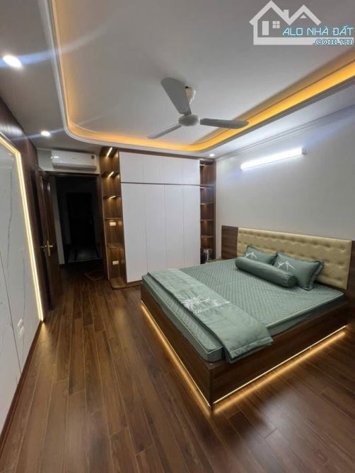 Bán nhà phân lô, gara ô tô, thang máy xịn Hoàng Văn Thái DT: 53m2 x 6 tầng chào giá: 17 tỷ - 3
