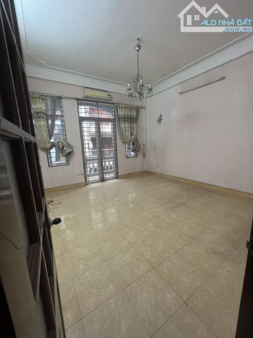 BÁN NHÀ KHU ĐÔ THỊ VĂN QUÁN . PHÂN LÔ VỈA HÈ Ô TÔ TRÁNH .DT 67 M. MT 4.6 M . 4 TẦNG - 3