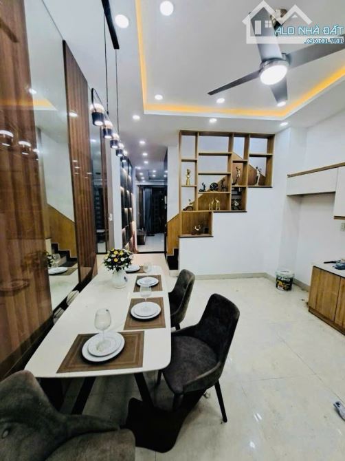Bán Nhà 5 tầng CÓ THANG MÁY đường TL, THẠNH LỘC, Q12, dt 60m²(4x15). DÒNG TIỀN 12tr/th - 3