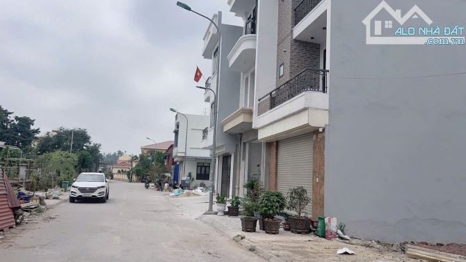 Lô đất 72,2m khu phân lô Bể Bơi Thuỷ Đường 2 oto tránh nhau có vỉa hè giá chỉ 3,3xx tỷ - 3