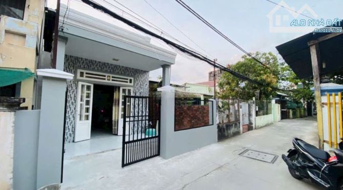 3,3 tỷ Nhà cấp4 89m2 2pn lớn,hẻm xe hơi,sẳn hợp đồng thuê cho ai kinh doanh. - 3