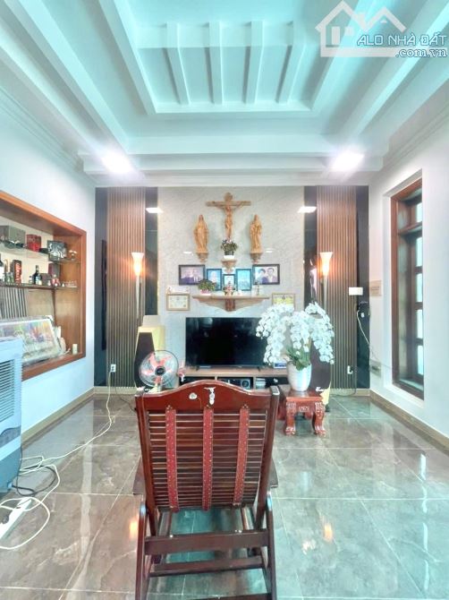 Bán Biệt Thự Sân Vườn  Q12 - 240M2 (12 x 20 ) - 4Tầng - Mặt Tiền  -  Chỉ 14,99Tỷ. - 3