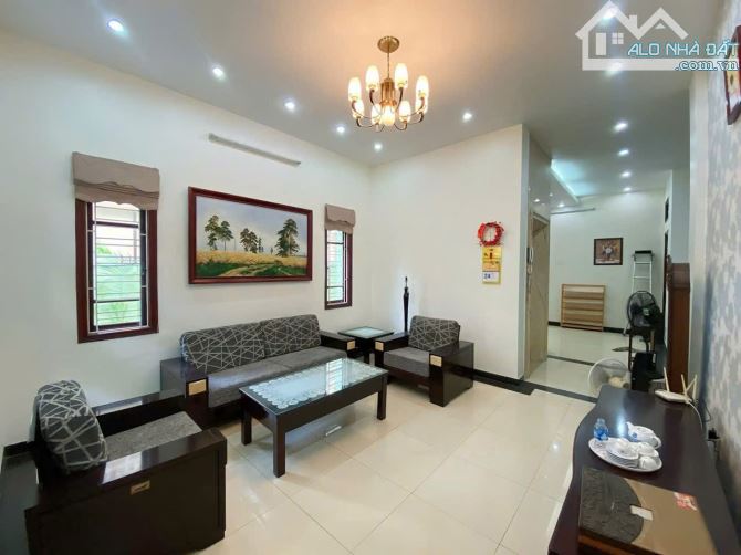 Bán biệt thự đường Văn Cao bên phía Lạch Tray, dt 267m2, ngang 22m, nhà 3 tầng có thang má - 3