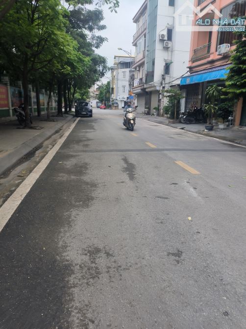 Bán đất đấu giá THANH AM LONG BIÊN - PHÂN LÔ Ô TÔ TRÁNH - 73M2 5.6MT - GIÁ 14.5 TỶ - 3