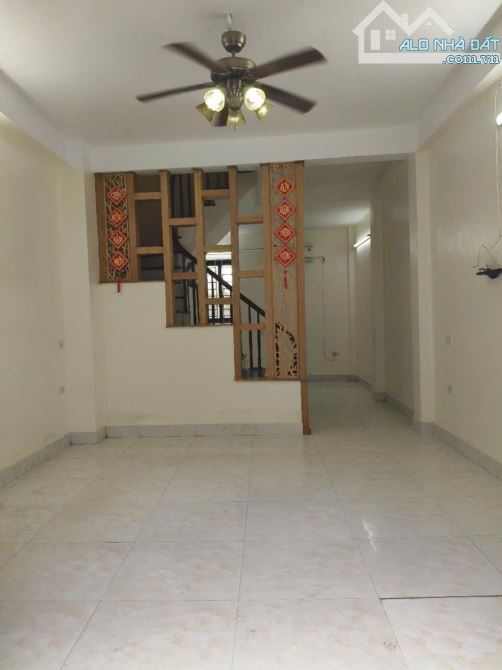BÁN NHÀ THẠCH BÀN 36M NHỈNH 5 TỶ GẦN Ô TÔ - 3