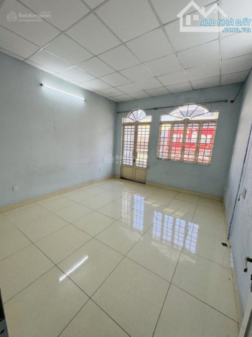 Bán nhà mặt tiền kinh doanh ngay An Dương Vương, Quận 8, 4x15m, giá nhỉnh 6 tỷ nhẹ. Lh: - 3