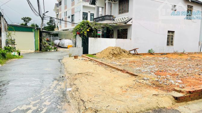 THAY ĐỔI CHỖ Ở CHỦ NHÀ CẦN BÁN GẤP NHÀ DT RỘNG , ĐƯỜNG 2 MT CÁCH HỒ XUÂN HƯƠNG2 KM. - 3