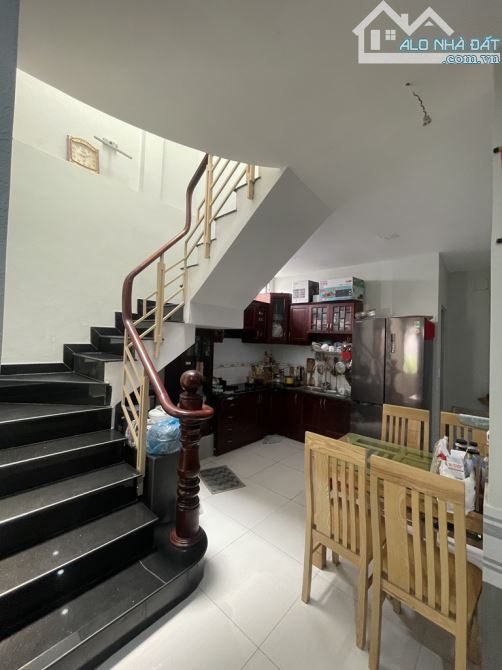 NHÀ 3 TẦNG - CÁCH MẶT TIỀN ĐƯỜNG HUỲNH TẤN PHÁT 17M  70M2 CHỈ 5,45 TỶ - 3