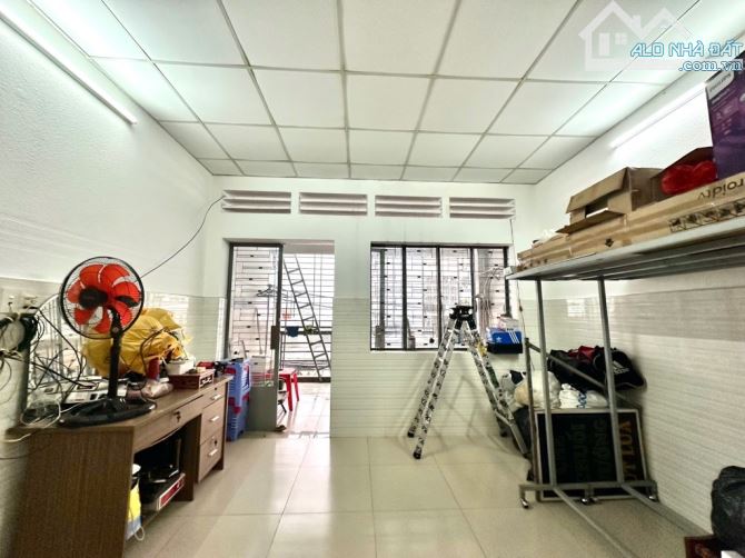 BÁN NHÀ KHU PHỐ ẨM THỰC PHAN XÍCH LONG - GẦN 50M2 2 TẦNG - SÁT HXH - GẦN CHỢ , TRƯỜNG HỌC - 4