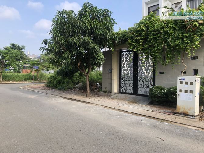 Đất xây biệt thự 14x41m (570m2) sổ hồng riêng - sát Quốc Lộ 13 - giá đầu tư - 4