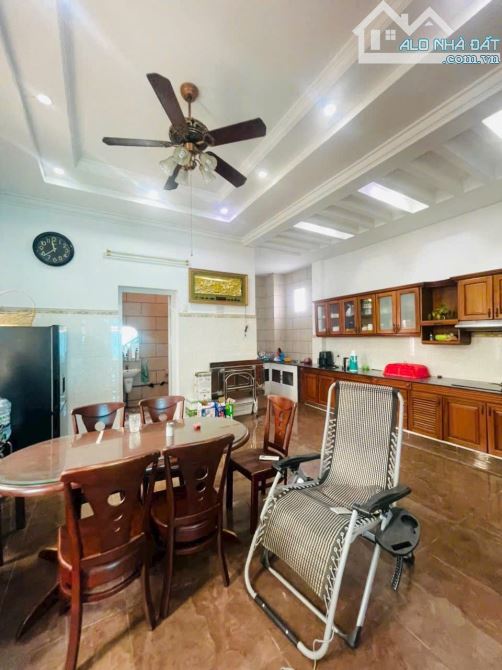 Bán Biệt Thự Mặt Tiền Q12-240 M2( 12 x 20)- 3Tầng - Đường nhựa 10M- Chỉ14,99 Tỷ. - 4
