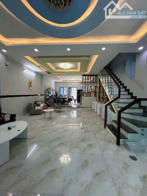 BÁN NHÀ MẶT TIỀN CHỢ HÒA BÌNH, QUẬN 5 – VỊ TRÍ KINH DOANH ĐẮC ĐỊA – THU NHẬP ỔN ĐỊNH - 4