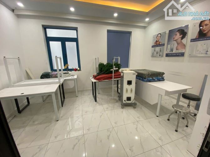 Cho thuê liền kề Galaxy Vạn Phúc – Tố Hữu.DT : 100 M * 6 Tầng.MT : 6 M.Chia phòng.giá 36t - 4