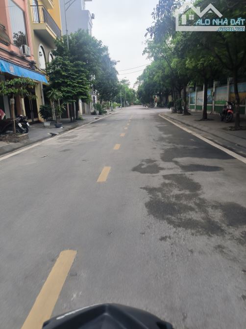 Bán đất đấu giá THANH AM LONG BIÊN - PHÂN LÔ Ô TÔ TRÁNH - 73M2 5.6MT - GIÁ 14.5 TỶ - 4
