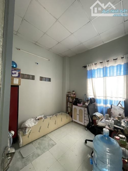 NHÀ 3 TẦNG - CÁCH MẶT TIỀN ĐƯỜNG HUỲNH TẤN PHÁT 17M  70M2 CHỈ 5,45 TỶ - 4