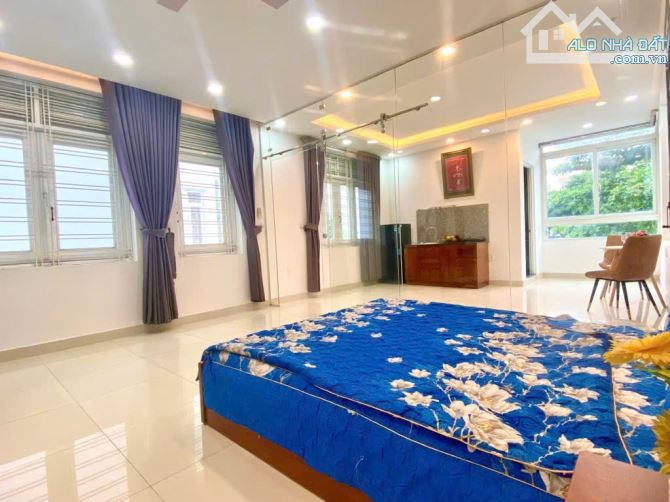 MẶT TIỀN BÁT NÀN - 4 TẦNG - 200m2 - NGANG 10.5M BÌNH TRƯNG TÂY Q2 - 4