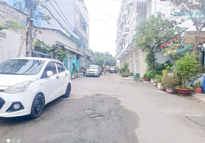 Dãy trọ BÙI CÔNG TRỪNG Thạnh Xuân Q12, 304m2 (5,5mx39m) Đường 10m, 12,39 tỷ DÒNG TIỀN 25tr - 5