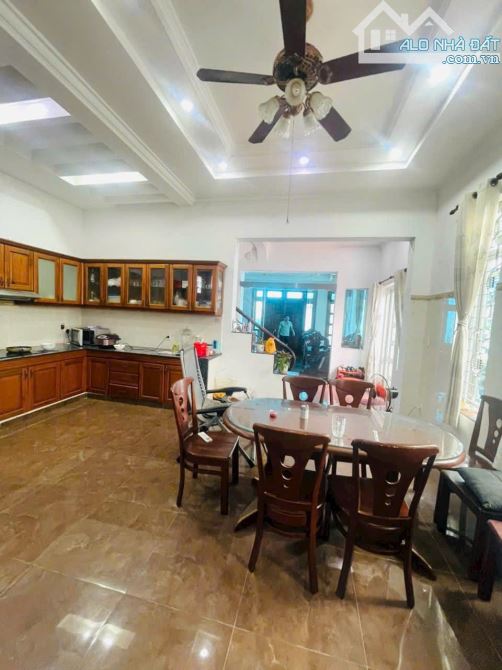 Bán Biệt Thự Mặt Tiền Q12-240 M2( 12 x 20)- 3Tầng - Đường nhựa 10M- Chỉ14,99 Tỷ. - 5